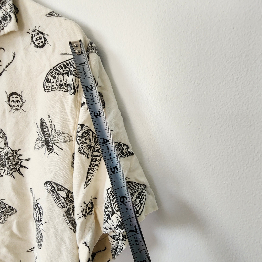 Hot Topic Cream Button Crop Shirt with Black Insect Print (sz small) - Picture 9 of 10